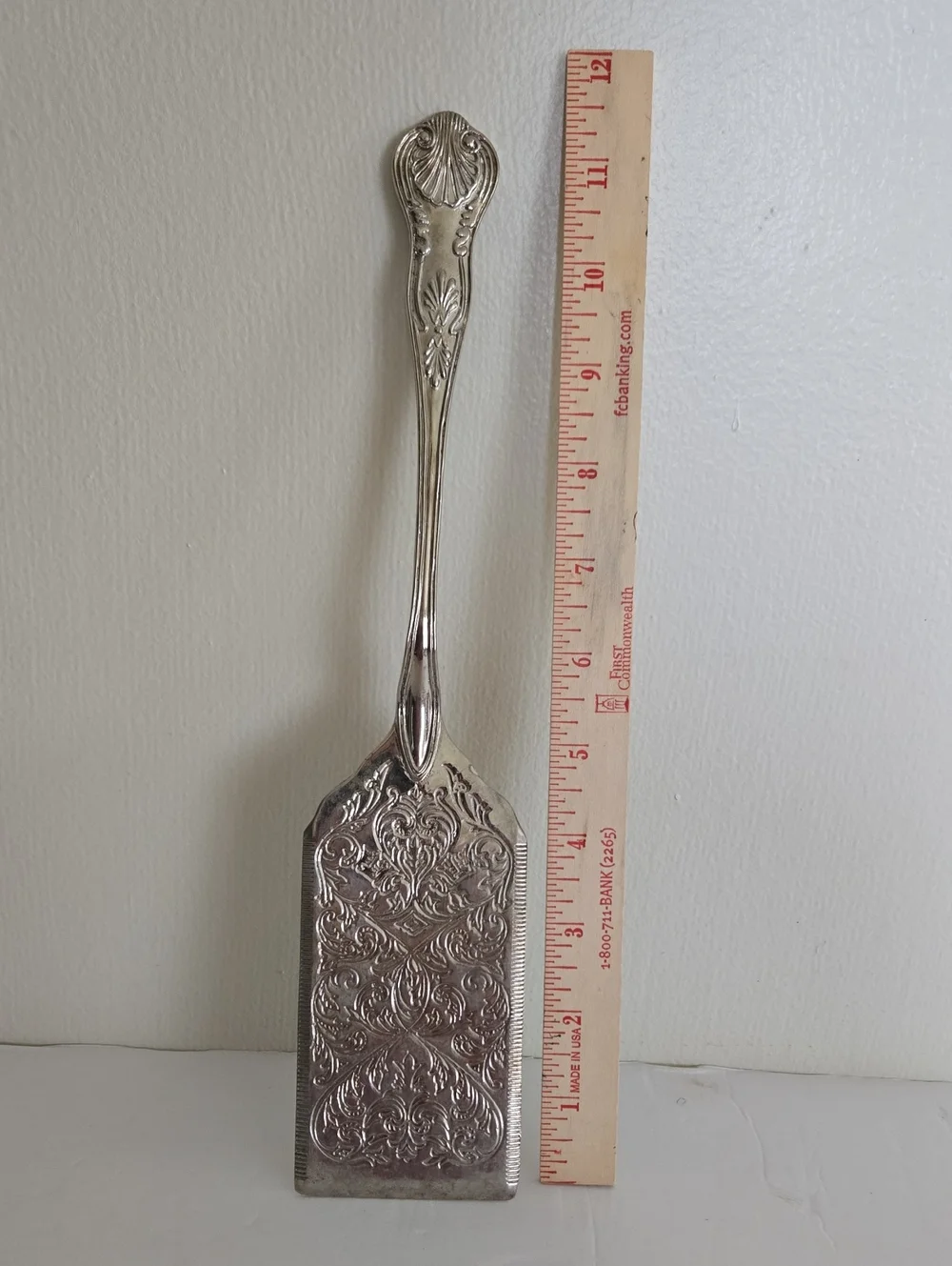 Silver Serving Spatchler
